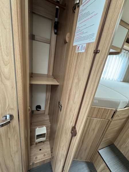 Hymer Exsis-I 678