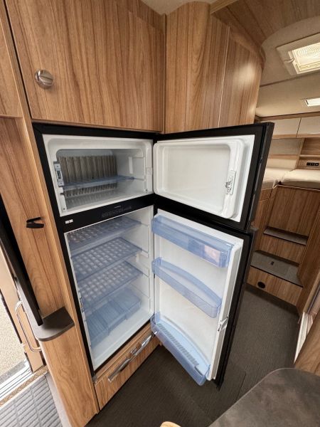 Hymer Exsis-I 678