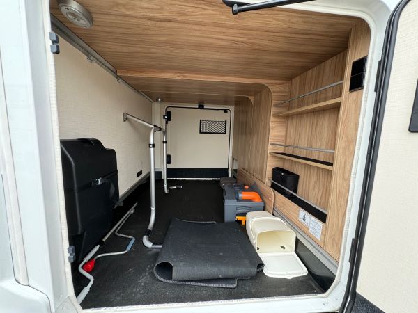 Hymer Exsis-I 678