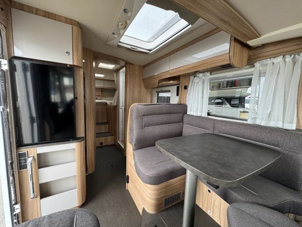 Hymer Exsis-I 678