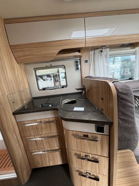 Hymer Exsis-I 678