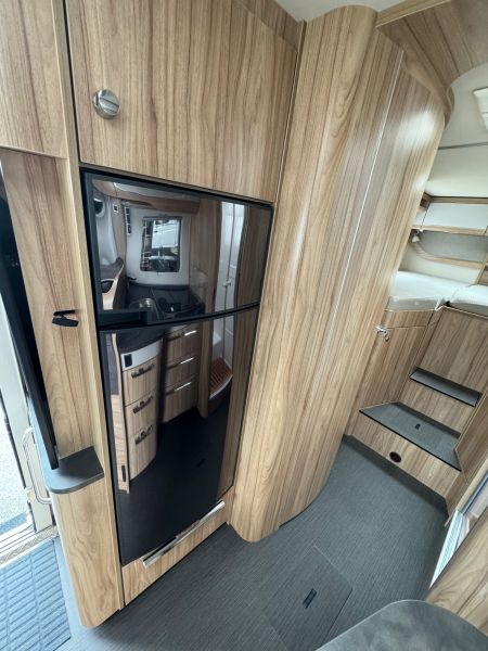 Hymer Exsis-I 678